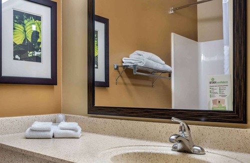 Wauwatosa Hotel | Extended Stay America Select Suites - Milwaukee - Wauwatosa