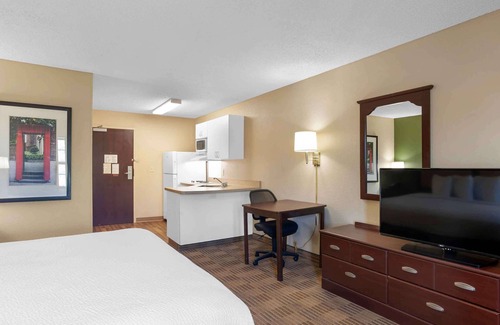 Wauwatosa Hotel | Extended Stay America Select Suites - Milwaukee - Wauwatosa