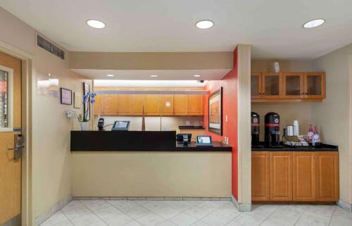 Buckhead Hotel | Extended Stay America Select Suites - Atlanta - Buckhead