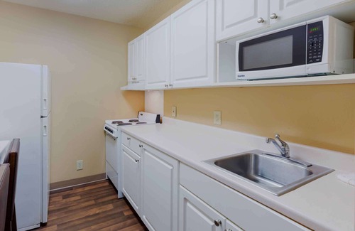 Durham Hotel | Extended Stay America Select Suites Raleigh RTP 4610 Miami B