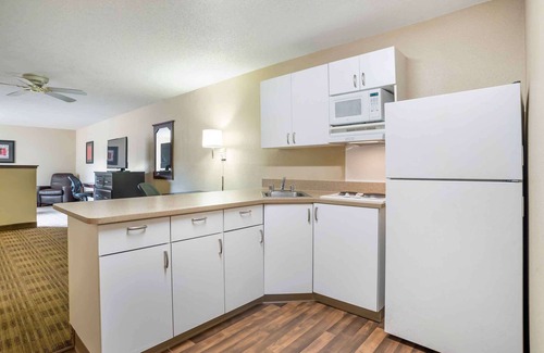 Kenner - Louis Armstrong International Airport Hotel | Extended Stay America Select Suites New Orleans Airport