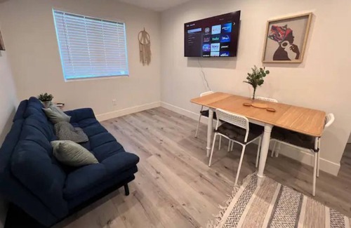 Reseda House | Extended Stay - Guest House - Los Angeles!