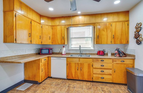 Pueblo House | Extended Stay Home 3 Mi to Dtwn Pueblo