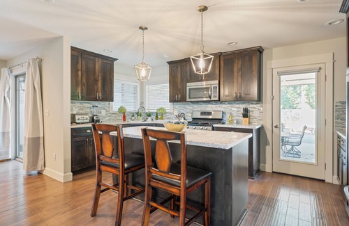 Bull Mountain House | Extended Stay Special Modern Luxury Single Family Home 5BR&3BA Pets Welcome