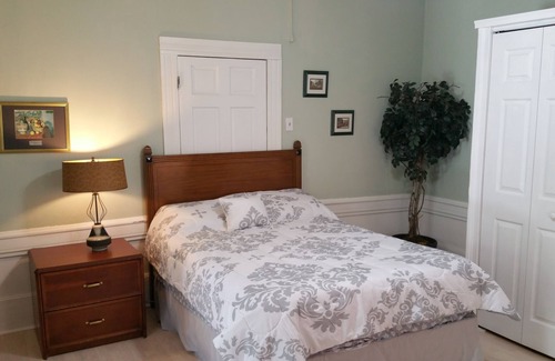 Rome Apartment | extra clean studio close to downtown hospitals and colleges