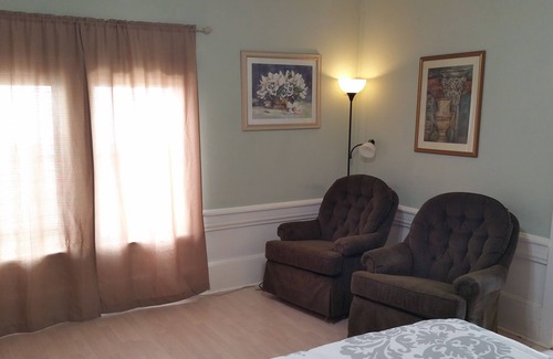 Rome Apartment | extra clean studio close to downtown hospitals and colleges
