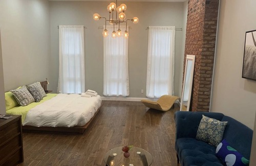 Crown Heights Apartment | Extra Large 3 Bedrooms with 3 Bathrooms close to Downtown