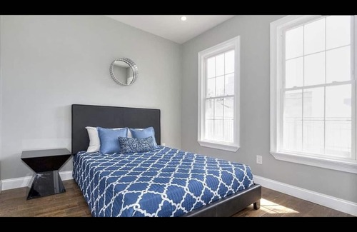 Crown Heights Apartment | Extra Large 3 Bedrooms with 3 Bathrooms close to Downtown