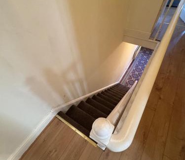 Doncaster House | Extra Large home fits FIVE guests