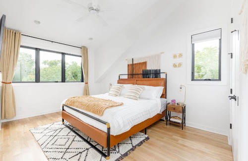 Edgehill House | Extra Spacious 4 Bed/4.5 Bath Music Row Home