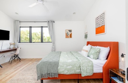 Edgehill House | Extra Spacious 4 Bed/4.5 Bath Music Row Home