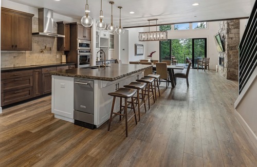 Sandpoint House | Extraordinary 5-Bedroom Idaho Club Retreat w/Hot Tub - Sleeps 12