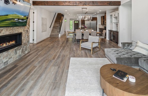 Sandpoint House | Extraordinary 5-Bedroom Idaho Club Retreat w/Hot Tub - Sleeps 12