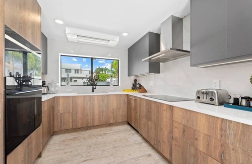 Birch Park Finger Streets House | Extraordinary Beach Home with Rooftop Decks, Pool and SPA, Steps from the Beach