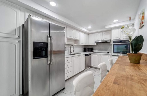 Hollywood South Central Beach Condo | Extraordinary beach condo with incredible view!