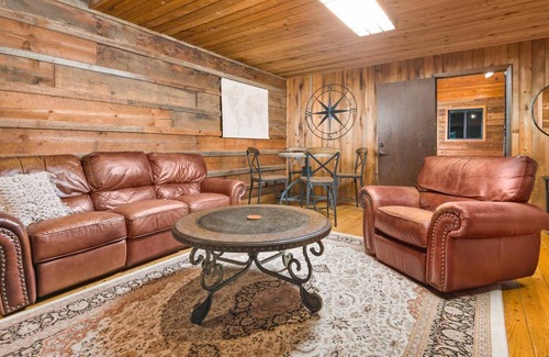 Sandy House | Extraordinary River Views and Setting, Hot Tub, Fire-Pit, Open Layout, New Décor and Furnishings