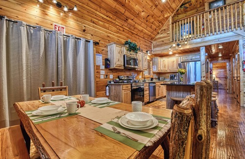 Gatlinburg - Pigeon Forge Cabin | EXTRAORDINARY, WHEELCHAIR FRIENDLY, FAMILY HAVEN FOR A TRANSFORMATIVE EXPERIENCE