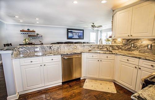 Cornelius Condo | Extravagant 3 bedroom WATERFRONT Condo, long stays welcomed.