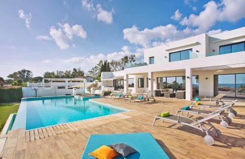 Marbella Villa | Extravagant 8 BDRM Villa In Marbella, Beachside