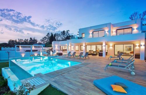 Marbella Villa | Extravagant 8 BDRM Villa In Marbella, Beachside