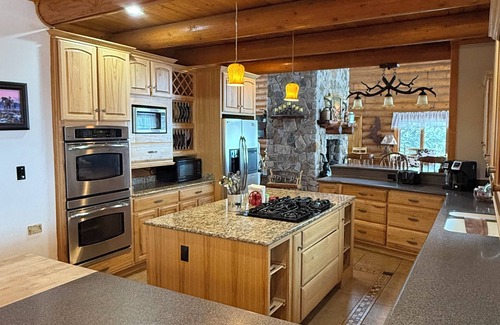 Butte House | Extravagant log home sitting atop a mountain! With unbelievable views!