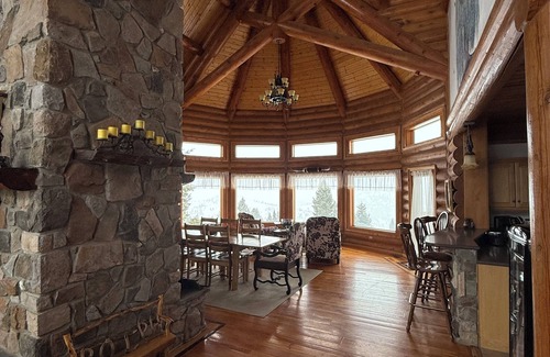 Butte House | Extravagant log home sitting atop a mountain! With unbelievable views!