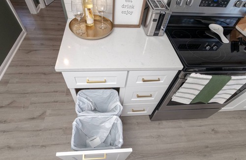 Graham Apartment | Extravagantly Remodeled 2BR,Apt Upstairs,Fast WiFi