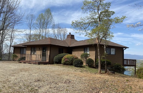 Hiawassee Ski Chalet | 'Eye Candy' Breathtaking Mountain and Lake Views! Hot Tub