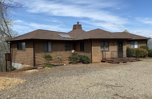 Hiawassee Ski Chalet | 'Eye Candy' Breathtaking Mountain and Lake Views! Hot Tub