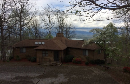 Hiawassee Ski Chalet | 'Eye Candy' Breathtaking Mountain and Lake Views! Hot Tub