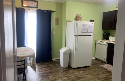 Williamstown Apartment | Ezekiel's Getaway Side 1 - near Ark Encounter with Game room