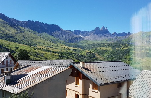 Albiez-Montrond Apartment | F1 mezzanine 5 people maximum - Bright - View of the Aiguilles d'Arves mountains