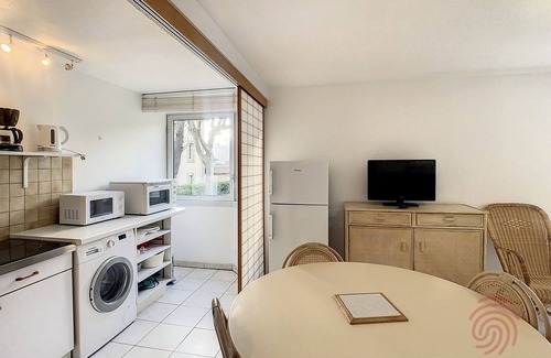 Lamalou-les-Bains Apartment | F2 Apartment in Lamalou, terrace, wifi, pets allowed, near center & spa