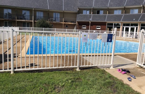 Equemauville Apartment | F2 apartment, quiet and elegant in residence with swimming pool