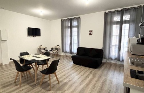 Arles-sur-Tech Apartment | F2 furnished with balcony, A/C, WIFI, pets allowed - 50m from the spa