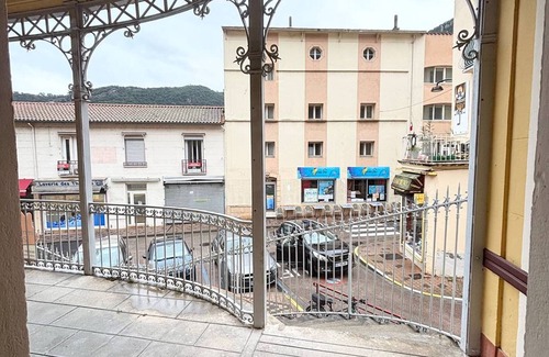 Arles-sur-Tech Apartment | F2 furnished with balcony, A/C, WIFI, pets allowed - 50m from the spa