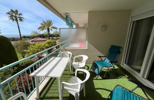 Golfe Juan Apartment | F2 Vue mer - Piscine - Climatisation - Parking