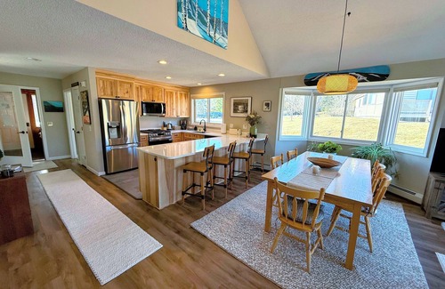 Bretton Woods House | F21 Warm Fairway Village Townhome, mountain views, large lawn, AC! Reliable wifi. So much to do!