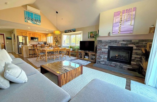 Bretton Woods House | F21 Warm Fairway Village Townhome, mountain views, large lawn, AC! Reliable wifi. So much to do!