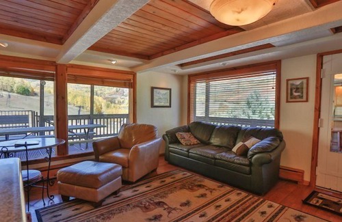 Glenwood Springs Condo | F9: This spacious one bedroom condo which includes a fireplace is only steps from the slopes.