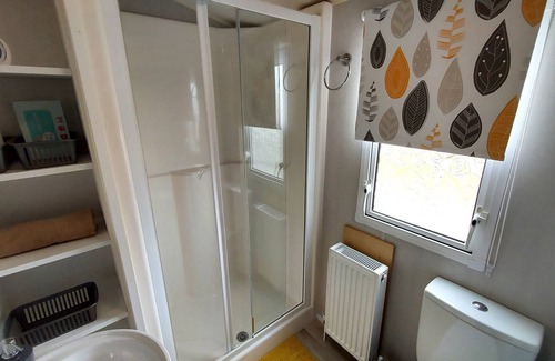 Towyn House | Fab 3 bedroom caravan sleeps 8 close to the beach