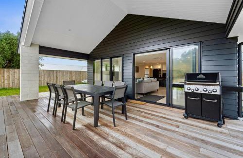 Bowentown House | Fab Family Getaway - Waihi Beach Holiday Home