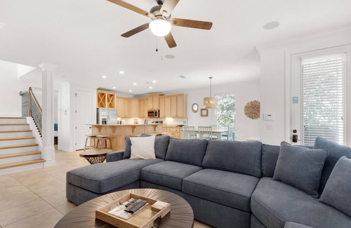 Villages of Crystal Beach House | ☀FAB Lagoon Pool-Walk 2 Crystal Beach-Hot Tub-Beach Shuttle-4BR Tequila Sunrise