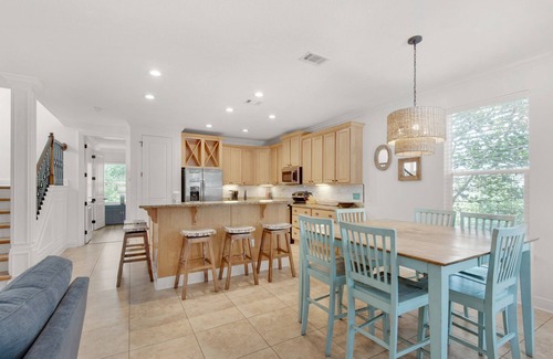 Villages of Crystal Beach House | ☀FAB Lagoon Pool-Walk 2 Crystal Beach-Hot Tub-Beach Shuttle-4BR Tequila Sunrise