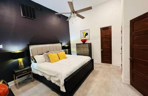 Navarre House | Fab lil home Central to all NOLA/near City Park