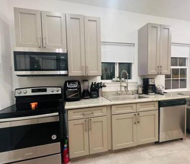 Navarre House | Fab lil home Central to all NOLA/near City Park