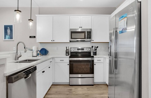 Villages of Crystal Beach House | 🌊Fab Reno~LSV (Golf Cart)~3 Block 2 Beach~Beach Cart~Resort Style Pool~3BR Sweet