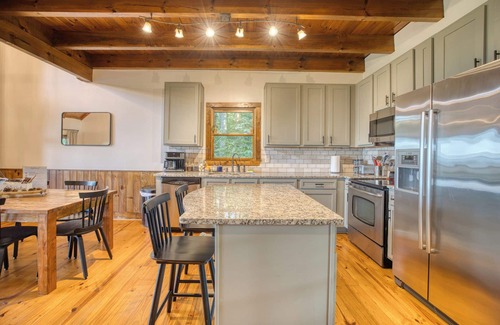 Natures Courtyard Cabin | Fab-VIEW-lous 4-bdrm cabin w/Hottub, LUX theater, outdoor fireplace & firepit