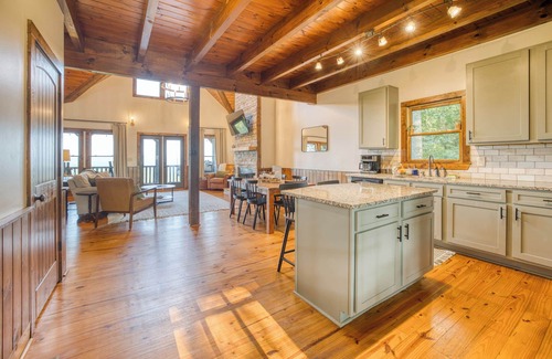 Natures Courtyard Cabin | Fab-VIEW-lous 4-bdrm cabin w/Hottub, LUX theater, outdoor fireplace & firepit