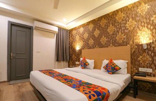 Delhi Hotel | FabExpress La Serene - Near Yamuna Sports Complex